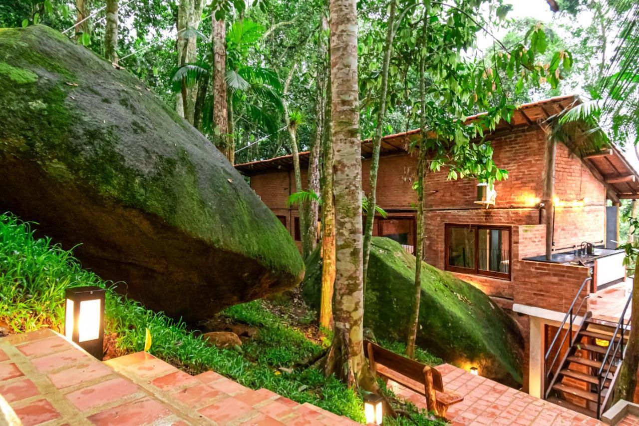 Lotus Loft 02: Refuge In The Middle Of Nature At Felix' Beach, 100Mbps Internet + Smart Tv, Full Kitchen And Barbecue Just 500 Meters From The Beach Apartment Ubatuba